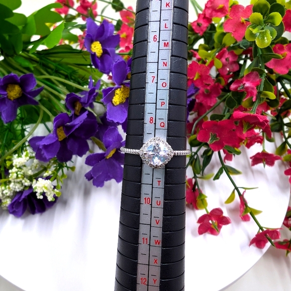 925 Sterling Silver Minimalist Style Crystal Ring with Popcorn Band - Picture 3 of 4